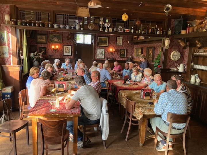 gezamenlijk etentje bij Café de Tol